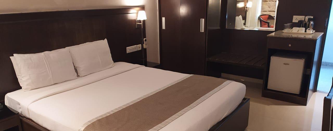 The Curzon Court Hotell Bangalore Exteriör bild