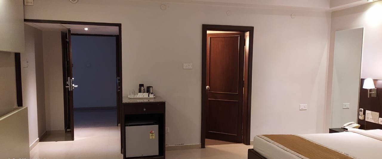 The Curzon Court Hotell Bangalore Exteriör bild