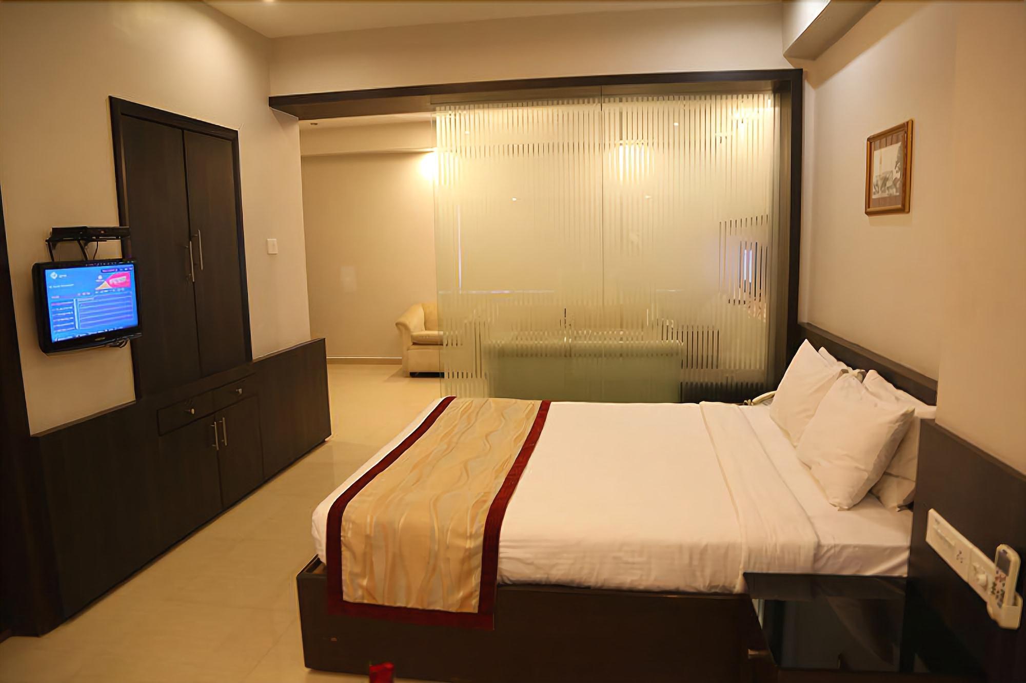 The Curzon Court Hotell Bangalore Exteriör bild