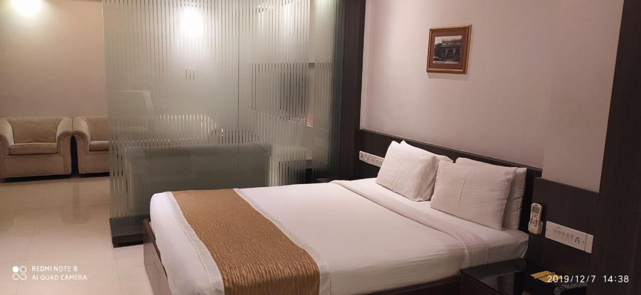 The Curzon Court Hotell Bangalore Exteriör bild