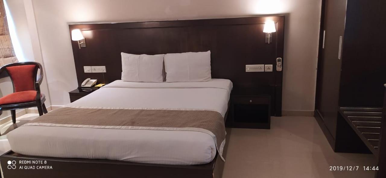 The Curzon Court Hotell Bangalore Exteriör bild